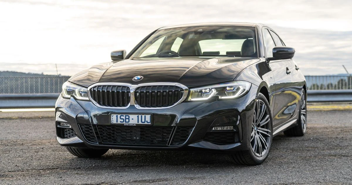 2021 BMW 320i M Sport — Front Collision